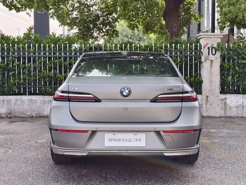 2023 BMW i7 с пробегом 31 500 км