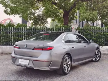 2023 BMW i7 с пробегом 31 500 км