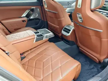 2023 BMW i7 с пробегом 31 500 км