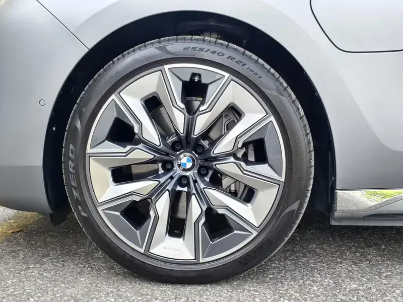 2023 BMW i7 с пробегом 31 500 км