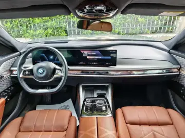 2023 BMW i7 с пробегом 31 500 км