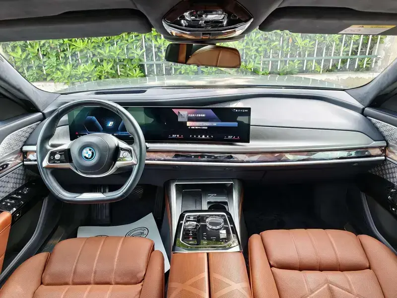 2023 BMW i7 с пробегом 31 500 км