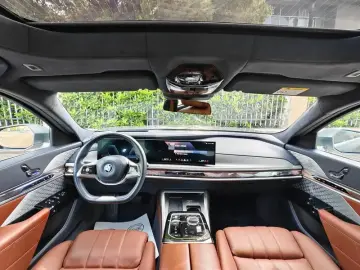 2023 BMW i7 с пробегом 31 500 км