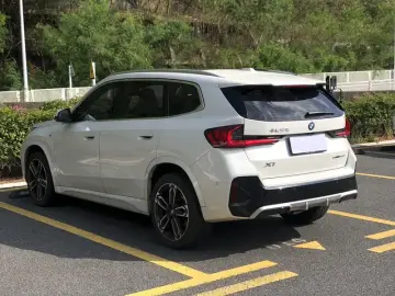 2024 BMW iX1 с пробегом 32 000 км