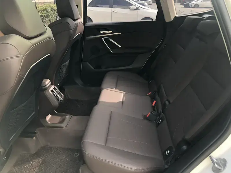 2024 BMW iX1 с пробегом 32 000 км