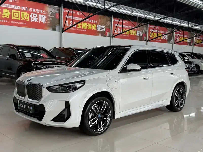 2023 BMW iX1 с пробегом 9 400 км