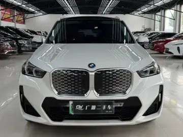 2023 BMW iX1 с пробегом 9 400 км