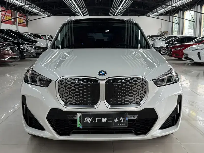 2023 BMW iX1 с пробегом 9 400 км