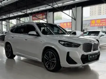 2023 BMW iX1 с пробегом 9 400 км