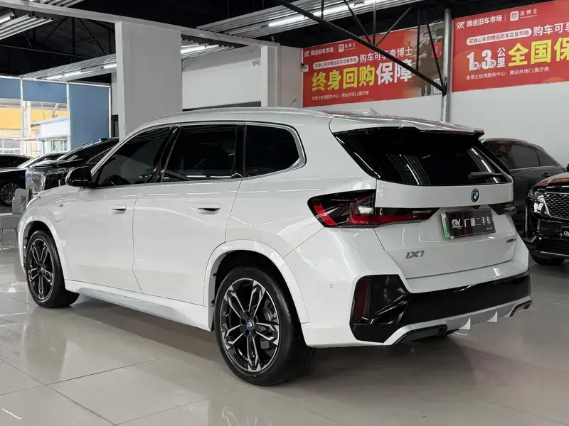 2023 BMW iX1 с пробегом 9 400 км