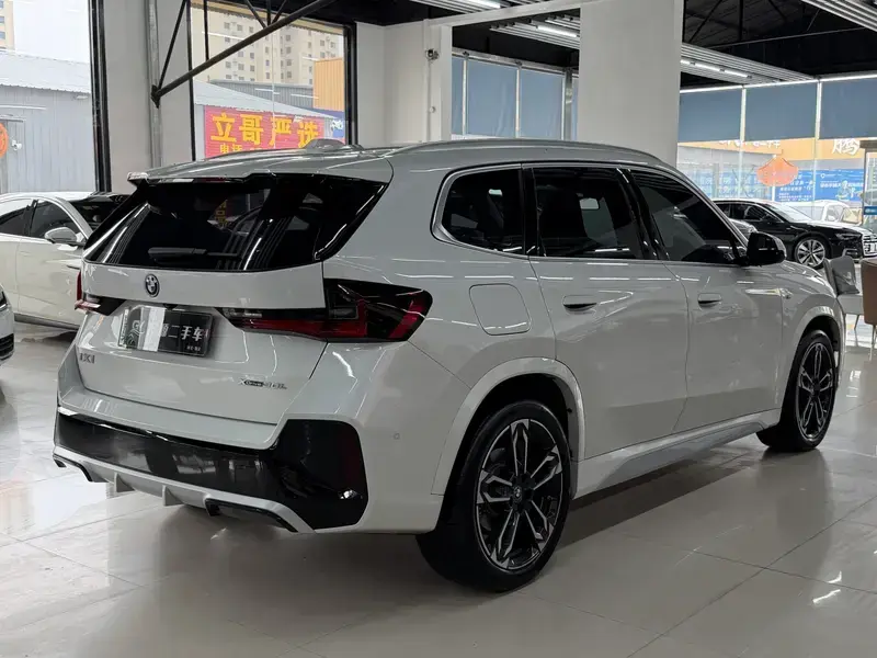 2023 BMW iX1 с пробегом 9 400 км