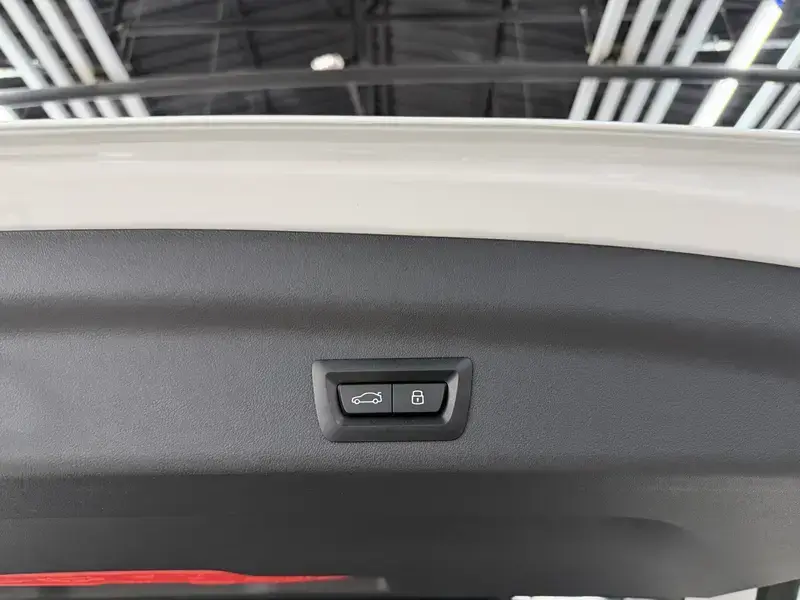2023 BMW iX1 с пробегом 9 400 км