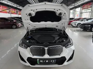 2023 BMW iX1 с пробегом 9 400 км