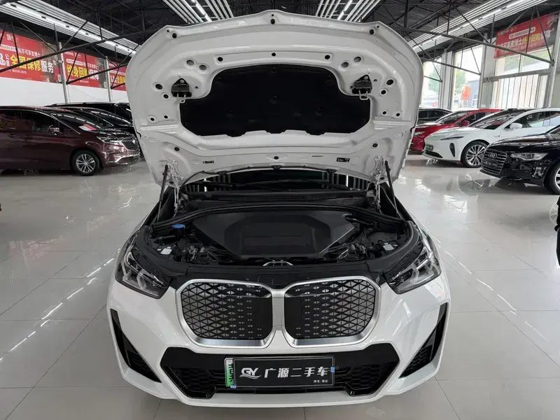 2023 BMW iX1 с пробегом 9 400 км