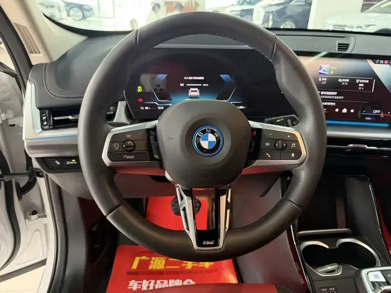 2023 BMW iX1 с пробегом 9 400 км