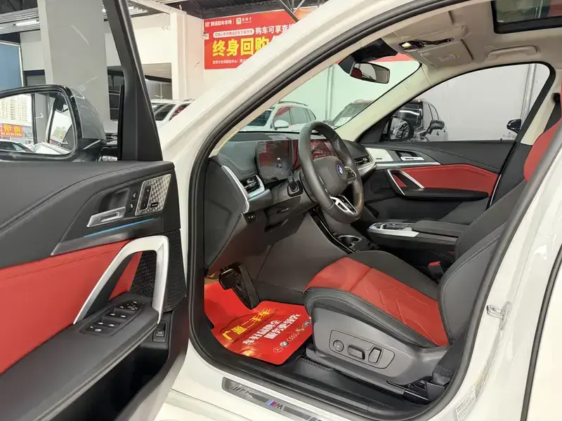 2023 BMW iX1 с пробегом 9 400 км