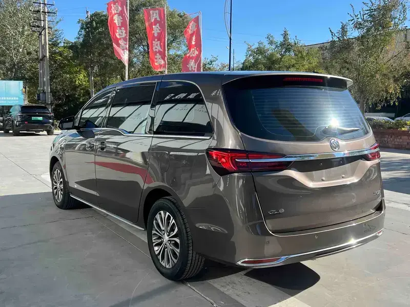 2023 Buick GL8 с пробегом 104 000 км