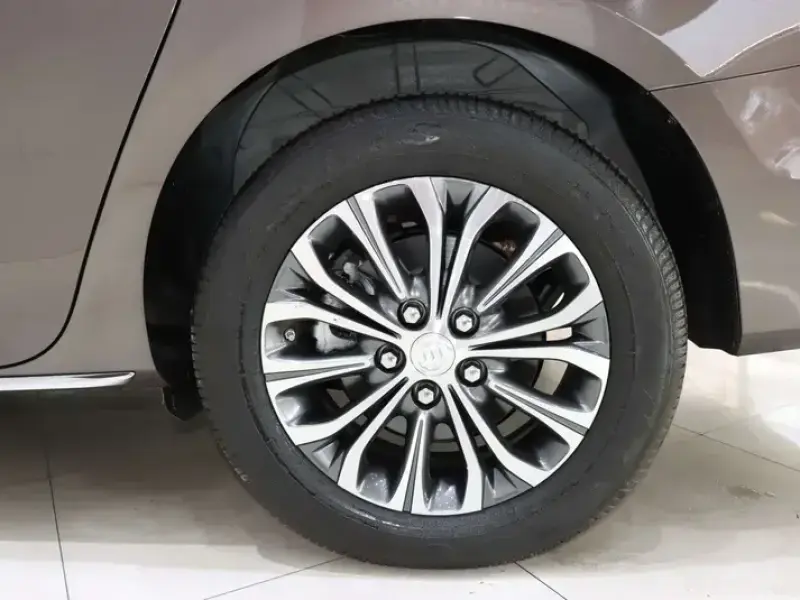 2023 Buick GL8 с пробегом 13 000 км