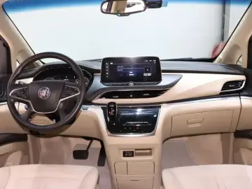 2023 Buick GL8 с пробегом 13 000 км