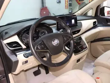 2023 Buick GL8 с пробегом 13 000 км