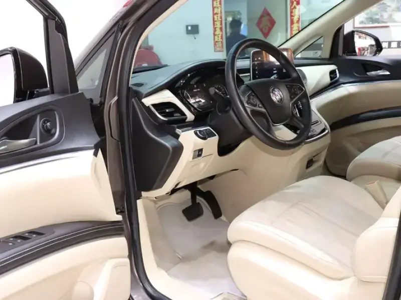 2023 Buick GL8 с пробегом 13 000 км