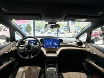 2023 BYD Dolphin с пробегом 14 800 км