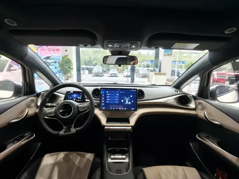 2023 BYD Dolphin с пробегом 14 800 км