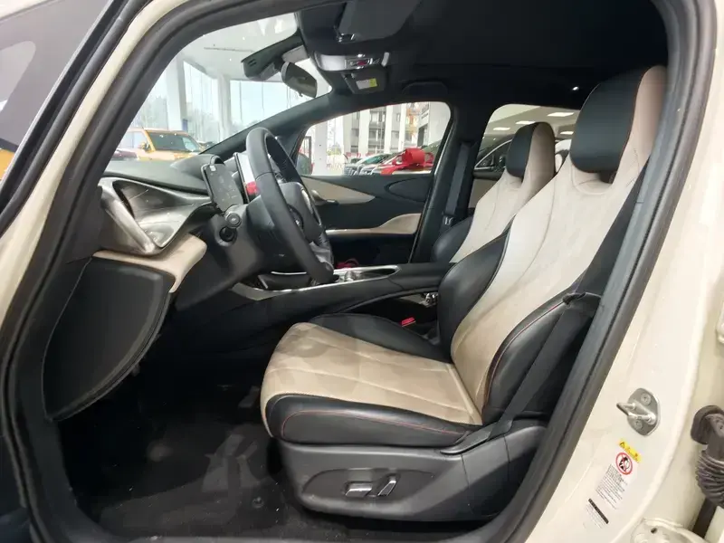 2023 BYD Dolphin с пробегом 14 800 км