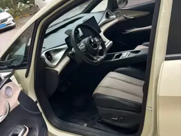 2023 BYD Dolphin с пробегом 41 600 км