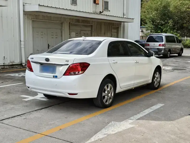 2017 BYD E5 с пробегом 67 000 км