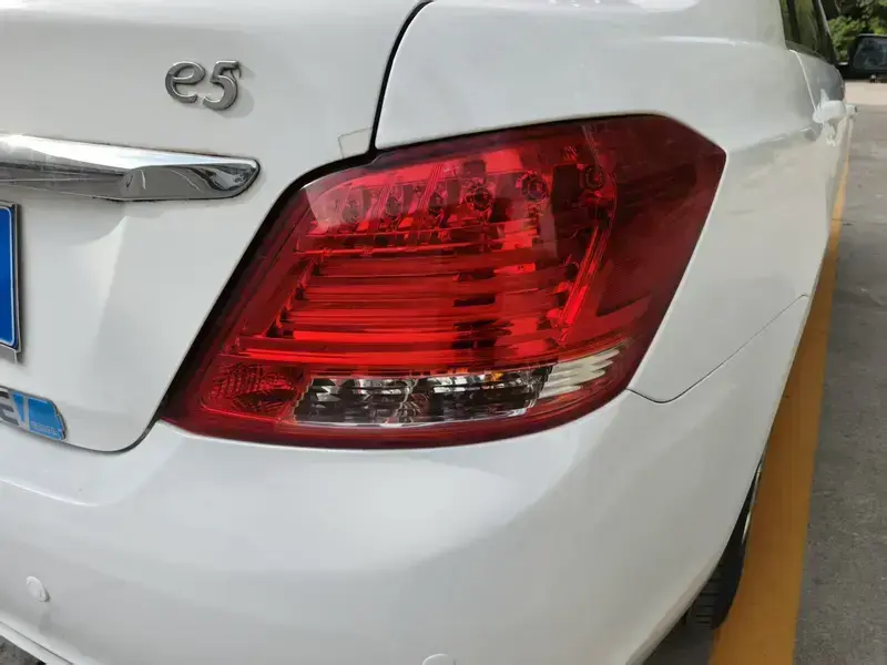 2017 BYD E5 с пробегом 67 000 км