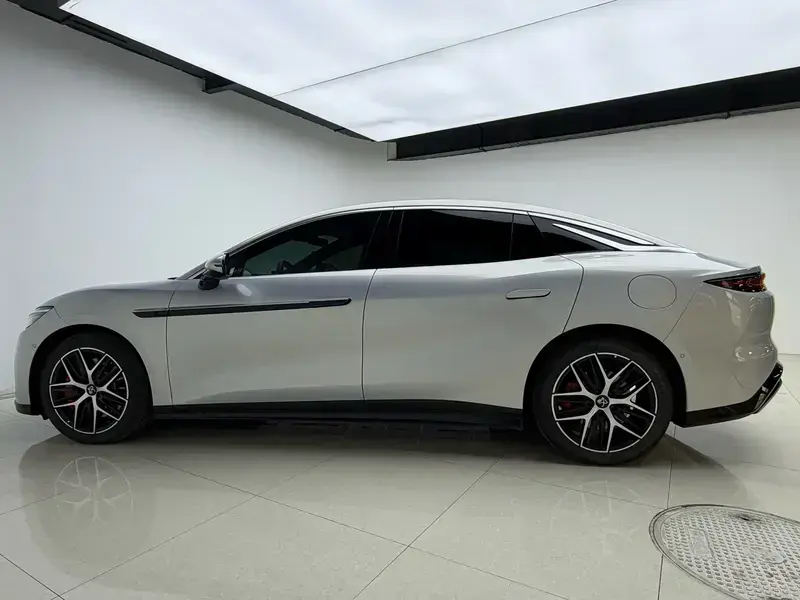 2025 BYD Han L с пробегом 23 100 км