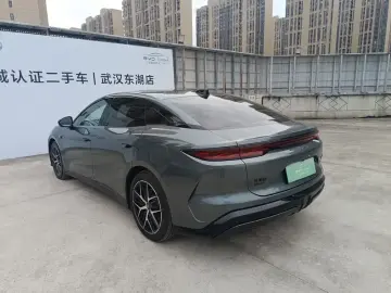 2025 BYD Han L с пробегом 5 300 км