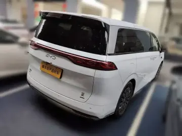 2025 BYD Xia (M9) с пробегом 15 900 км
