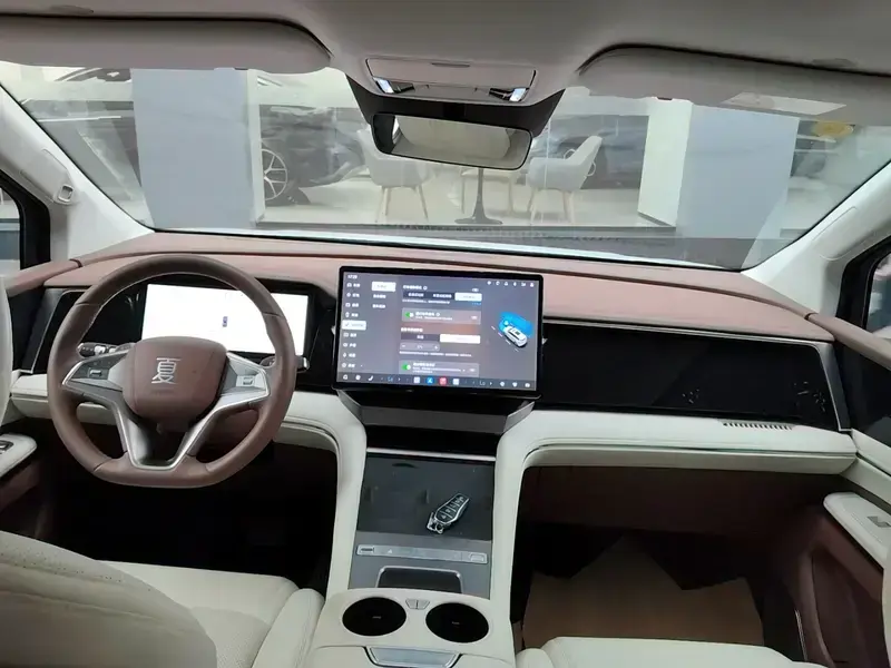 2025 BYD Xia (M9) с пробегом 15 900 км