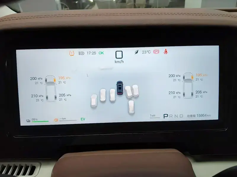 2025 BYD Xia (M9) с пробегом 15 900 км