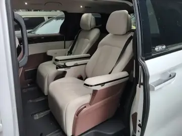 2025 BYD Xia (M9) с пробегом 15 900 км