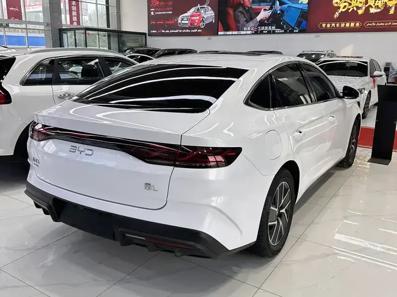 2024 BYD Qin L с пробегом 31 000 км