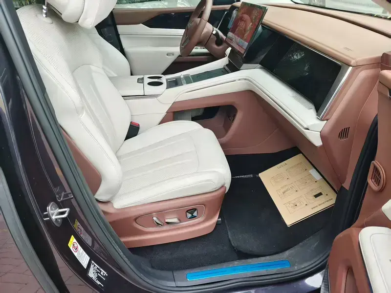 2025 BYD Xia (M9) с пробегом 7 000 км