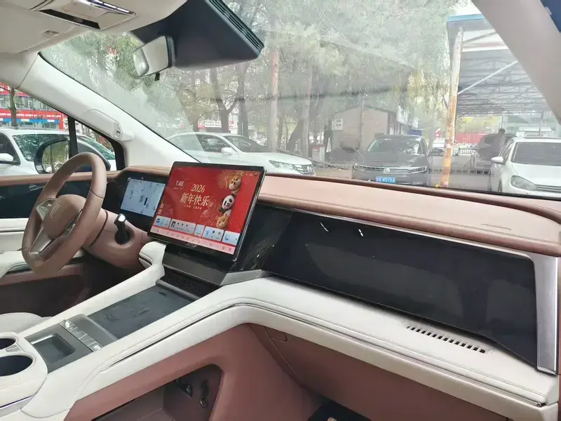 2025 BYD Xia (M9) с пробегом 7 000 км