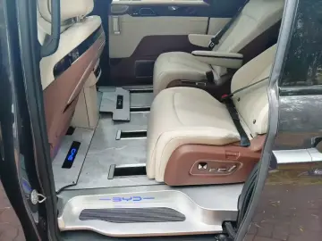 2025 BYD Xia (M9) с пробегом 7 000 км