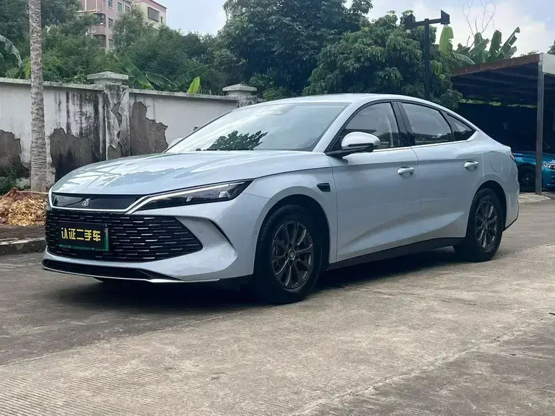 2025 BYD Qin L с пробегом 2 300 км