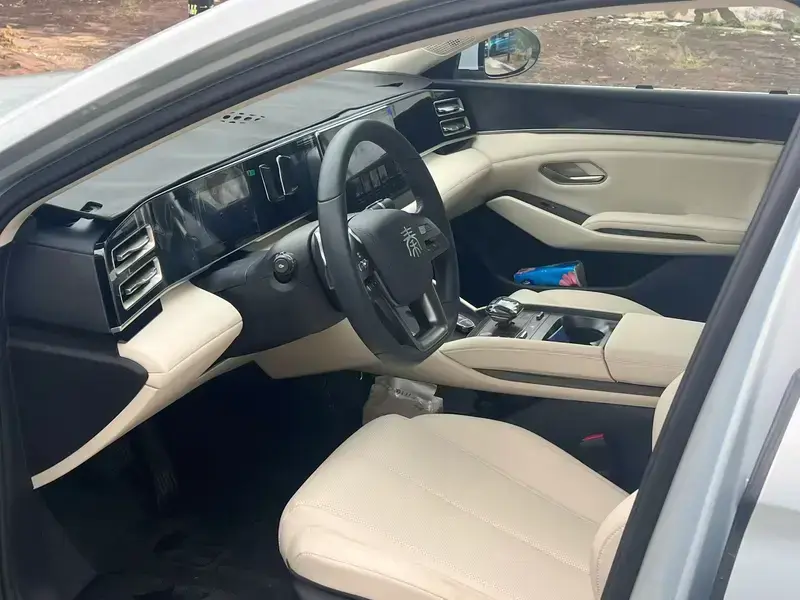 2025 BYD Qin L с пробегом 2 300 км