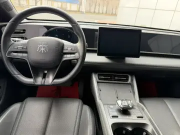 2024 BYD Qin L с пробегом 9 900 км