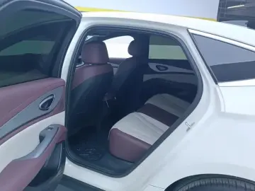 2026 BYD Seal 07 с пробегом 13 000 км