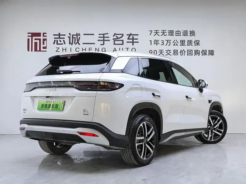2025 BYD Song L с пробегом 16 000 км