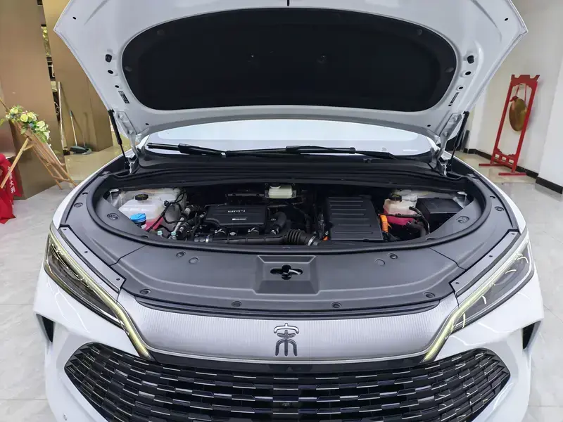 2025 BYD Song L с пробегом 16 000 км