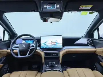2025 BYD Song L с пробегом 16 000 км