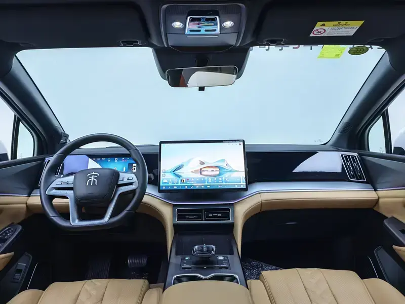2025 BYD Song L с пробегом 16 000 км