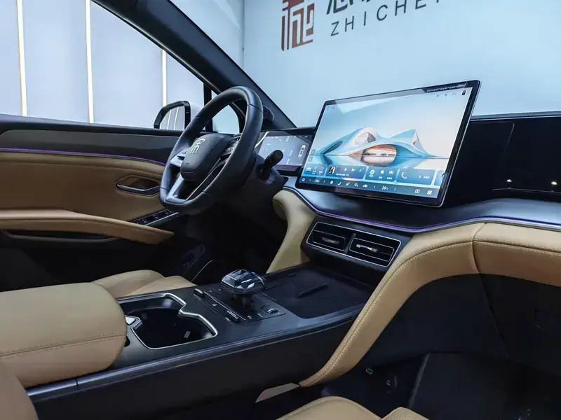 2025 BYD Song L с пробегом 16 000 км